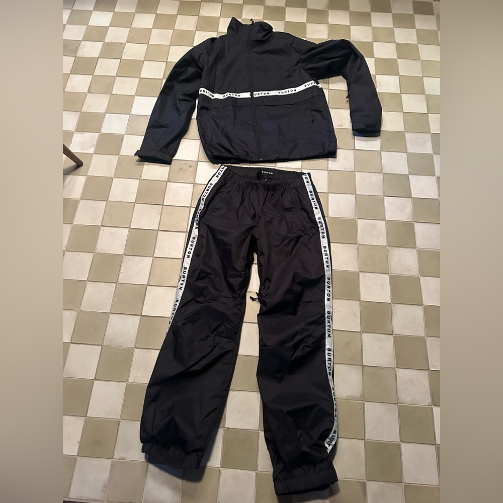 Burton unisex oversized kit. Mens size small like new